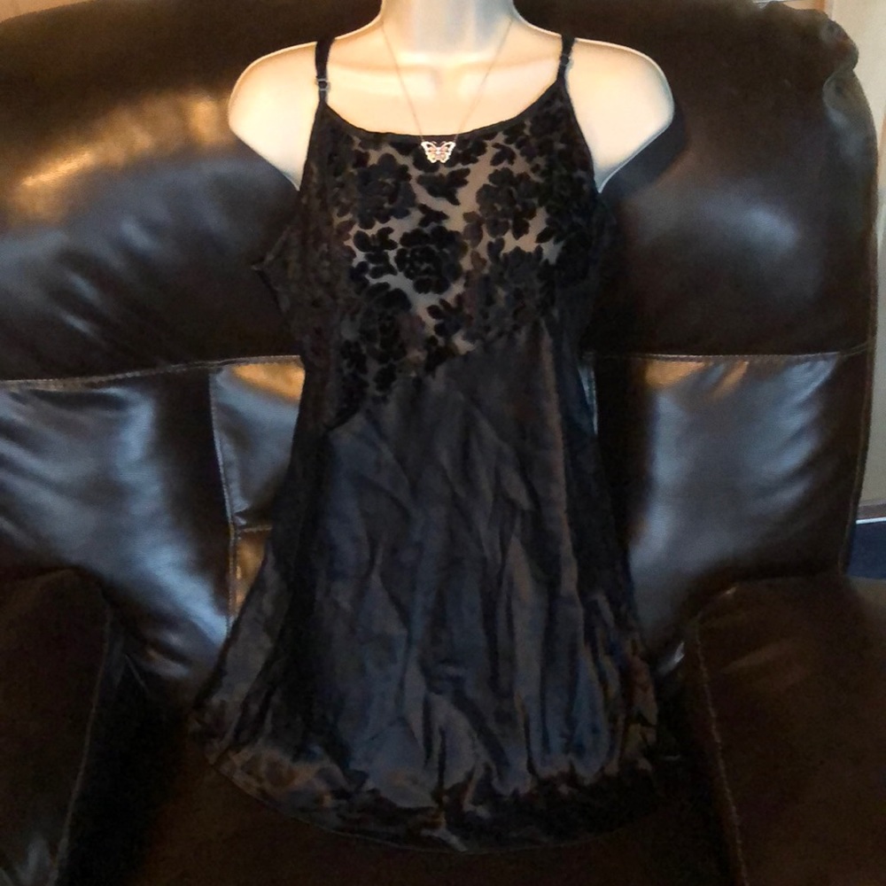 *Ladies Black Satin Nighty*